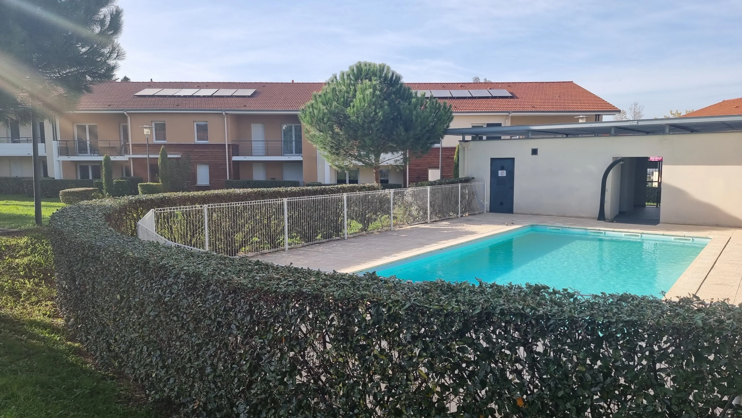 Appartement T4 avec terrasse, piscine et parking à Roanne - Résidence sécurisée 