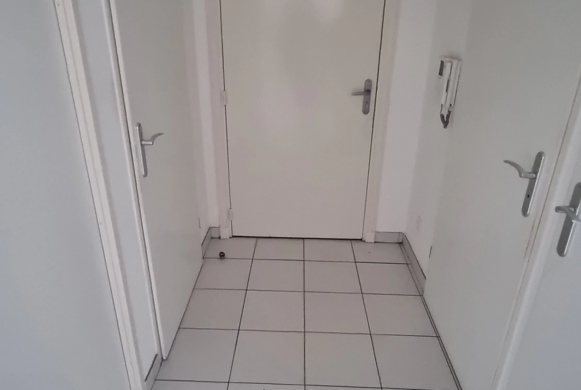 Appartement T4 avec terrasse, piscine et parking à Roanne - Résidence sécurisée 