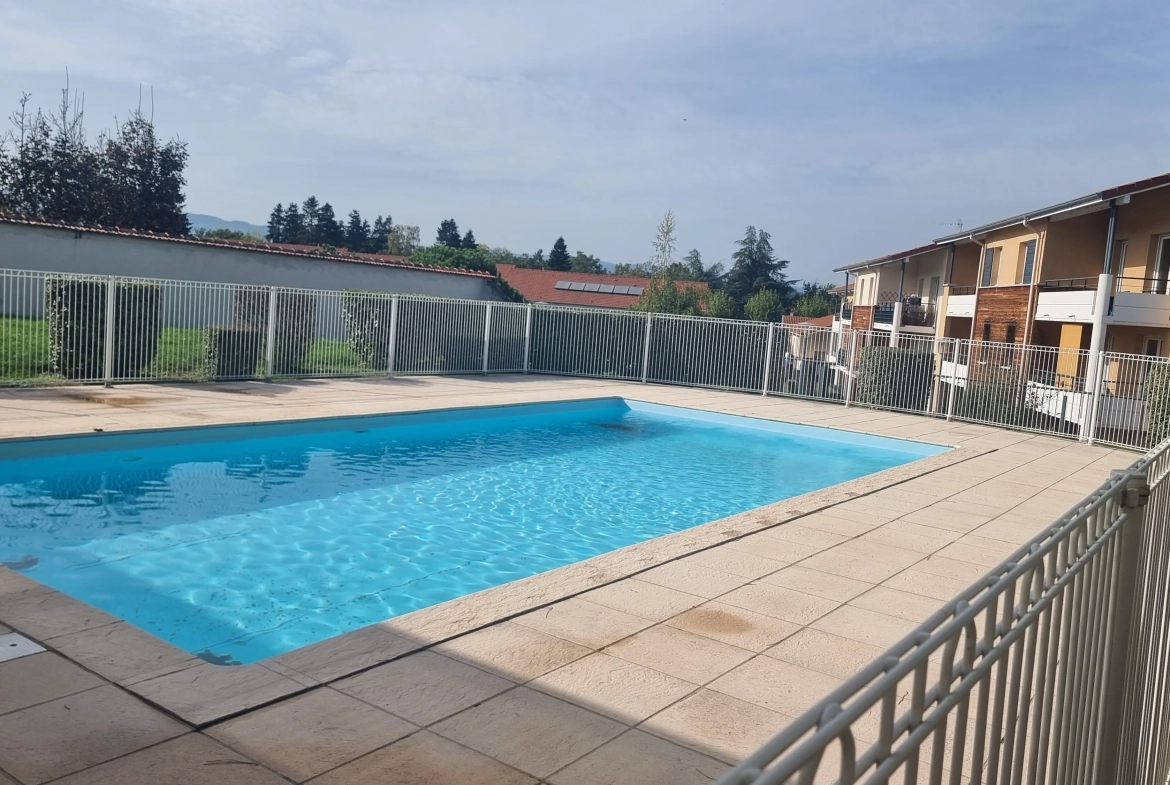 Appartement T4 avec terrasse, piscine et parking à Roanne - Résidence sécurisée 