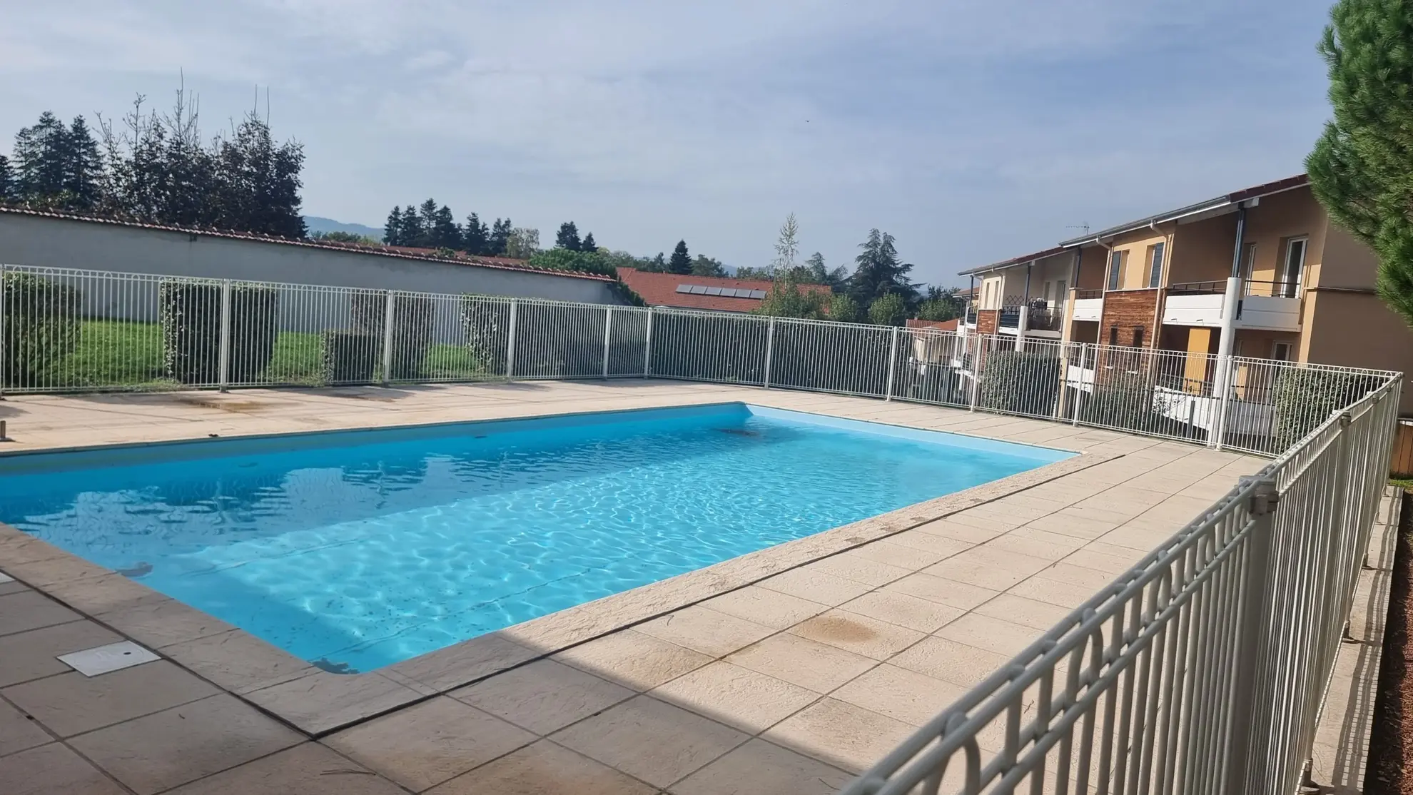 Appartement T4 avec terrasse, piscine et parking à Roanne - Résidence sécurisée 