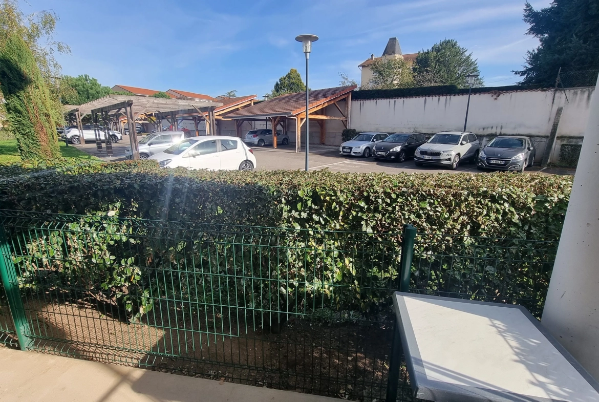 Appartement T4 avec terrasse, piscine et parking à Roanne - Résidence sécurisée 