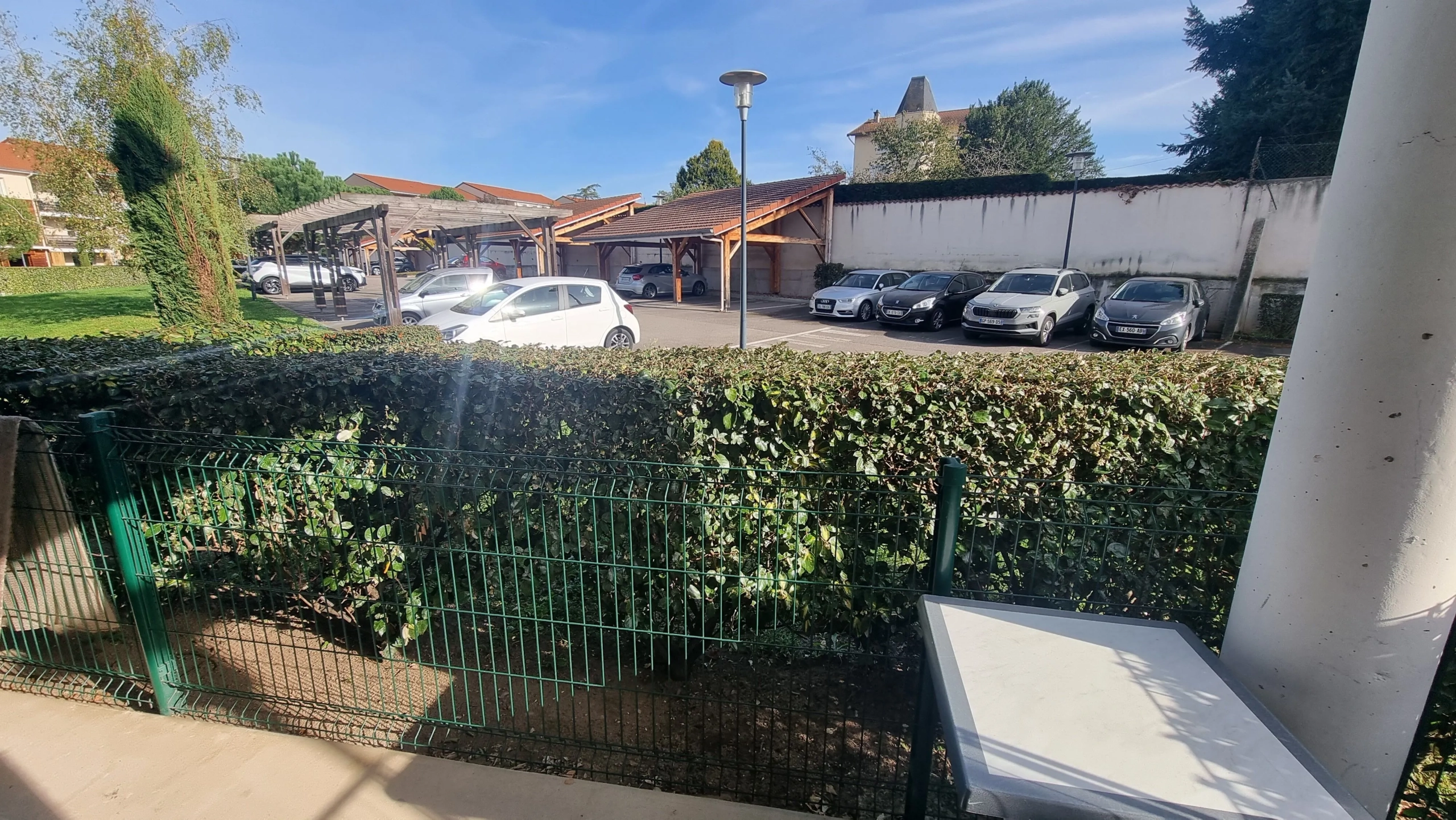 Appartement T4 avec terrasse, piscine et parking à Roanne - Résidence sécurisée 