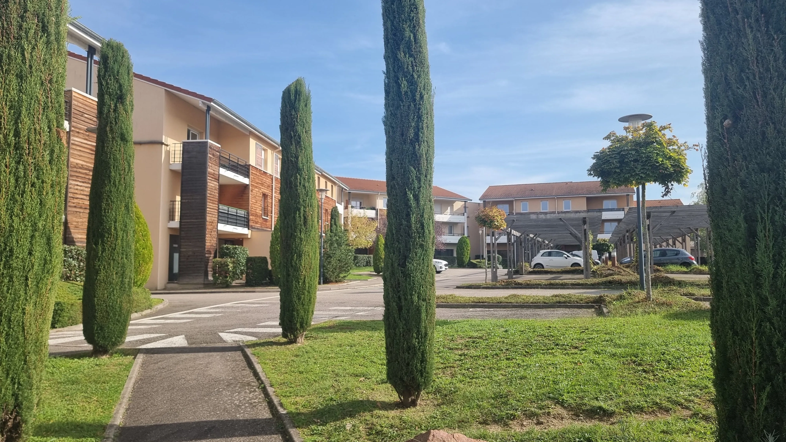 Appartement T4 avec terrasse, piscine et parking à Roanne - Résidence sécurisée 