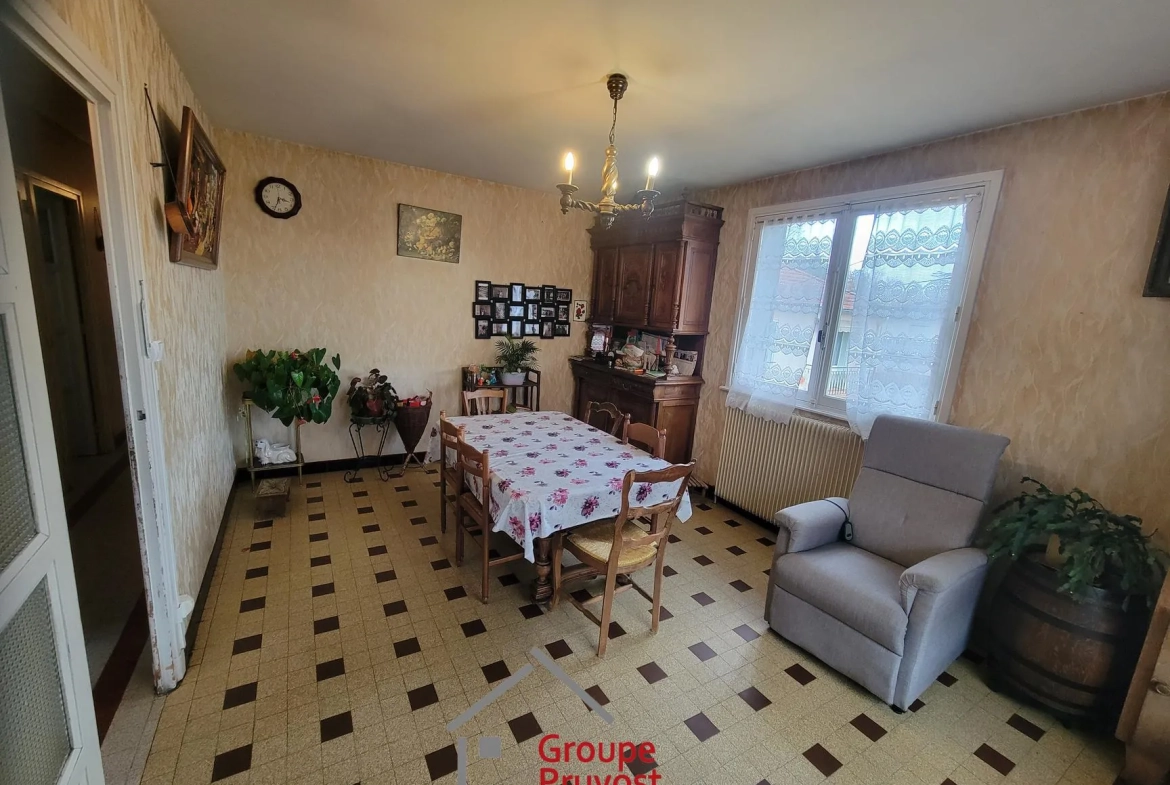 Maison à Roanne de 85 m² avec grand potentiel et jardin clos dans le quartier Mayollet 