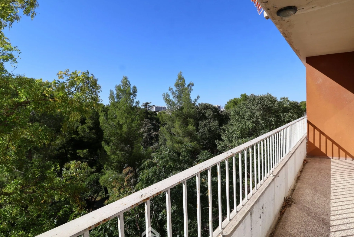 A vendre appartement 29 m² avec balcon à Marseille dans résidence La Rouvière 