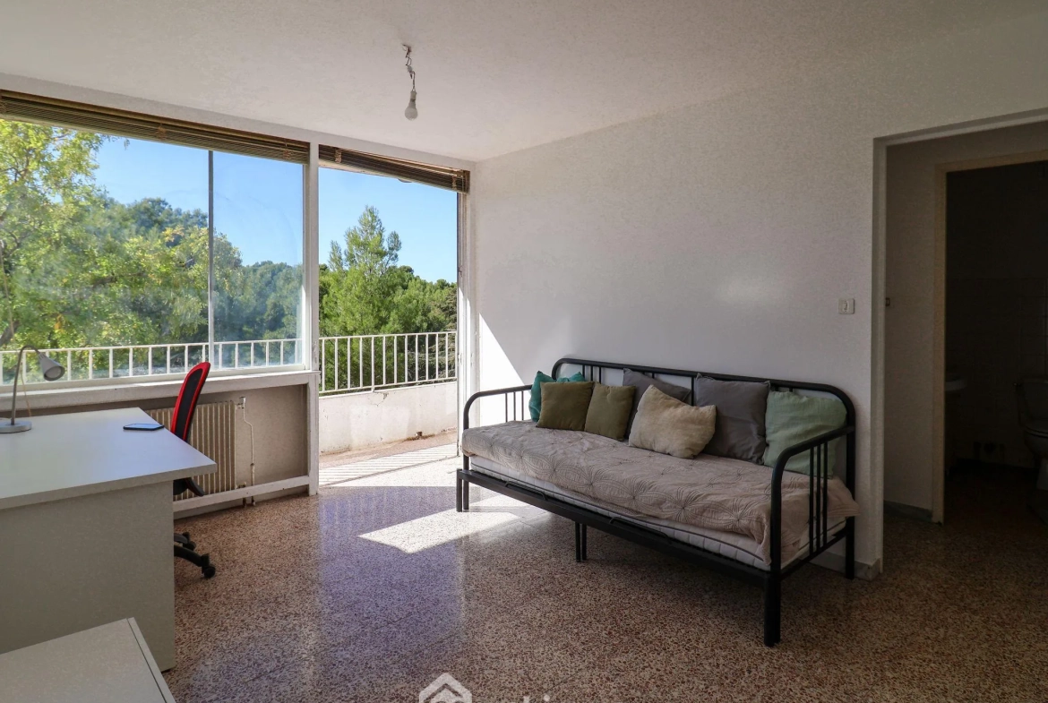 A vendre appartement 29 m² avec balcon à Marseille dans résidence La Rouvière 