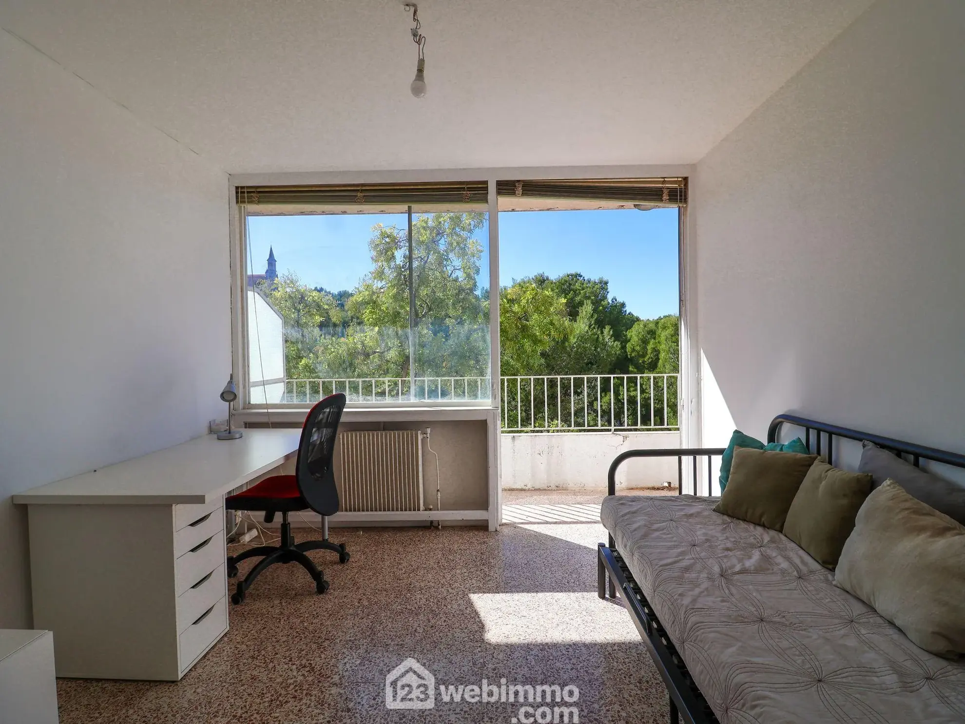 A vendre appartement 29 m² avec balcon à Marseille dans résidence La Rouvière 