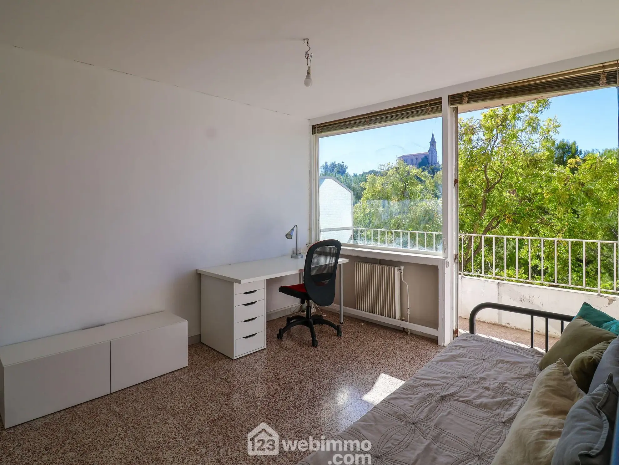 A vendre appartement 29 m² avec balcon à Marseille dans résidence La Rouvière 
