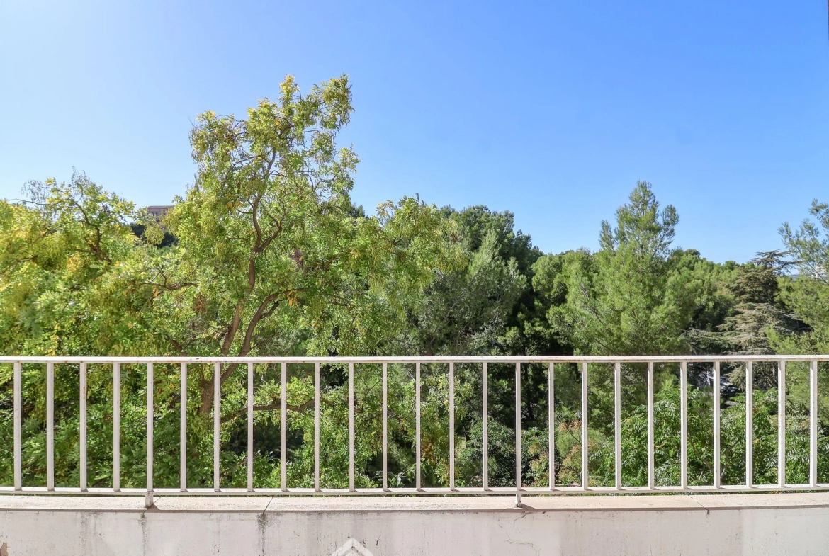 A vendre appartement 29 m² avec balcon à Marseille dans résidence La Rouvière 