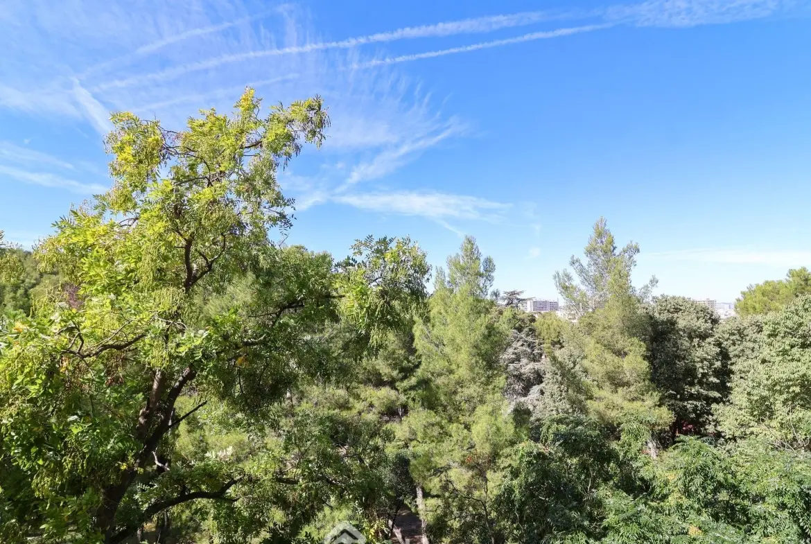 A vendre appartement 29 m² avec balcon à Marseille dans résidence La Rouvière 