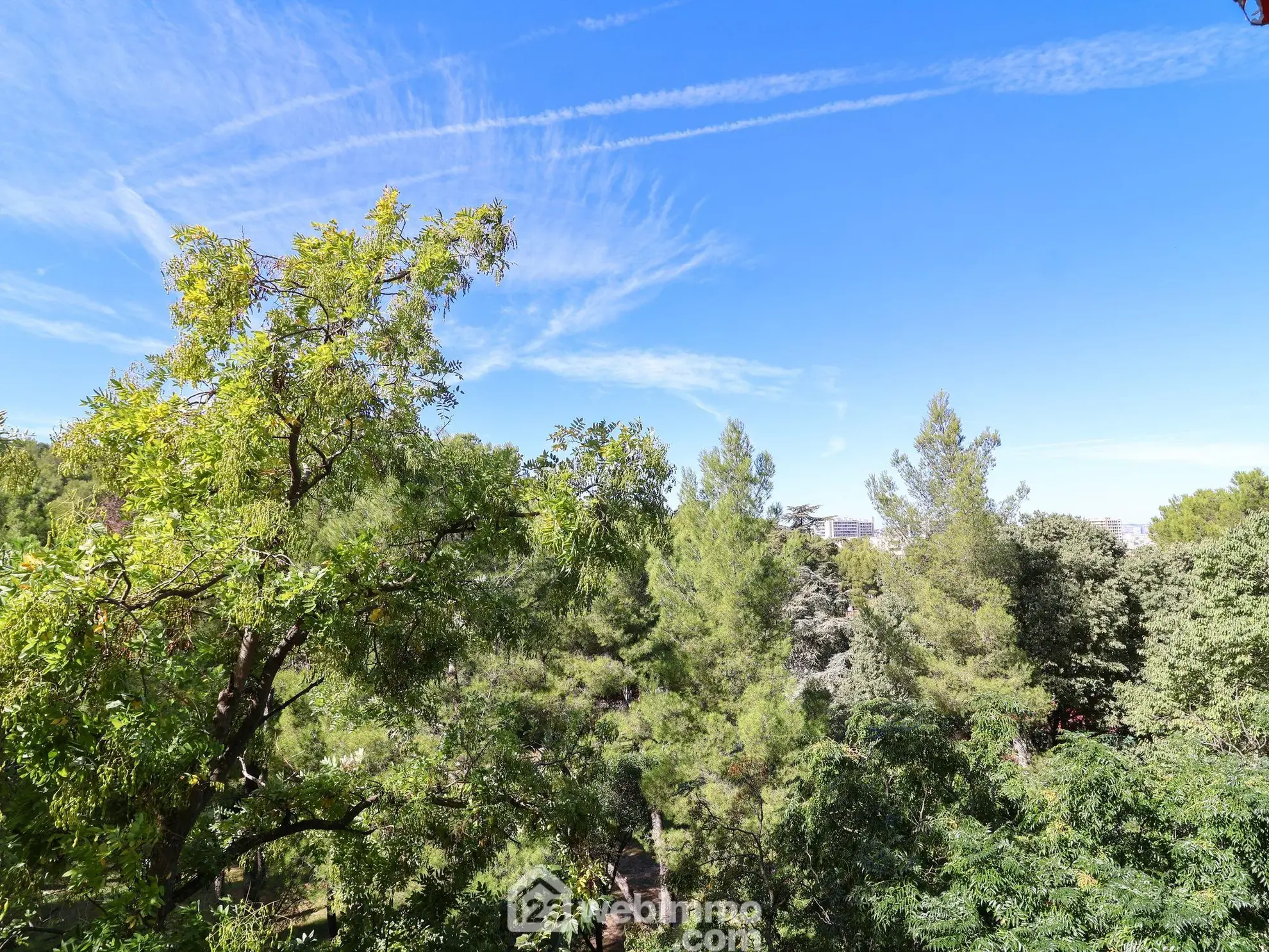 A vendre appartement 29 m² avec balcon à Marseille dans résidence La Rouvière 