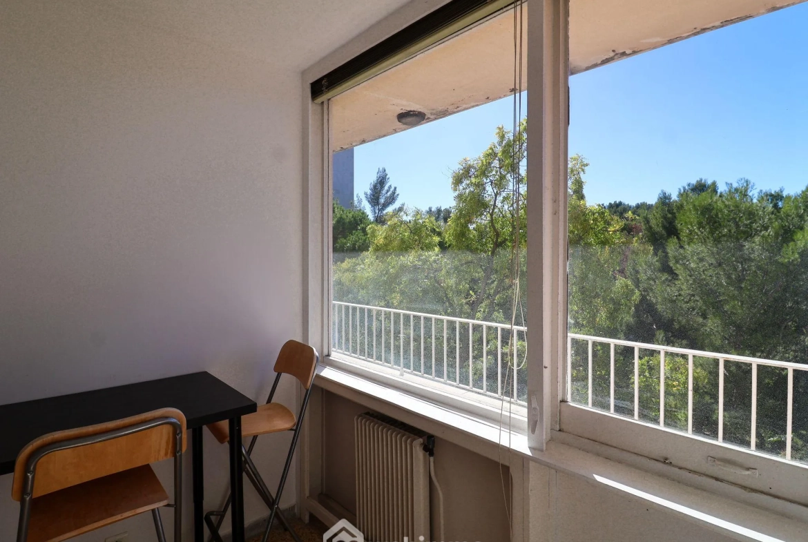 A vendre appartement 29 m² avec balcon à Marseille dans résidence La Rouvière 