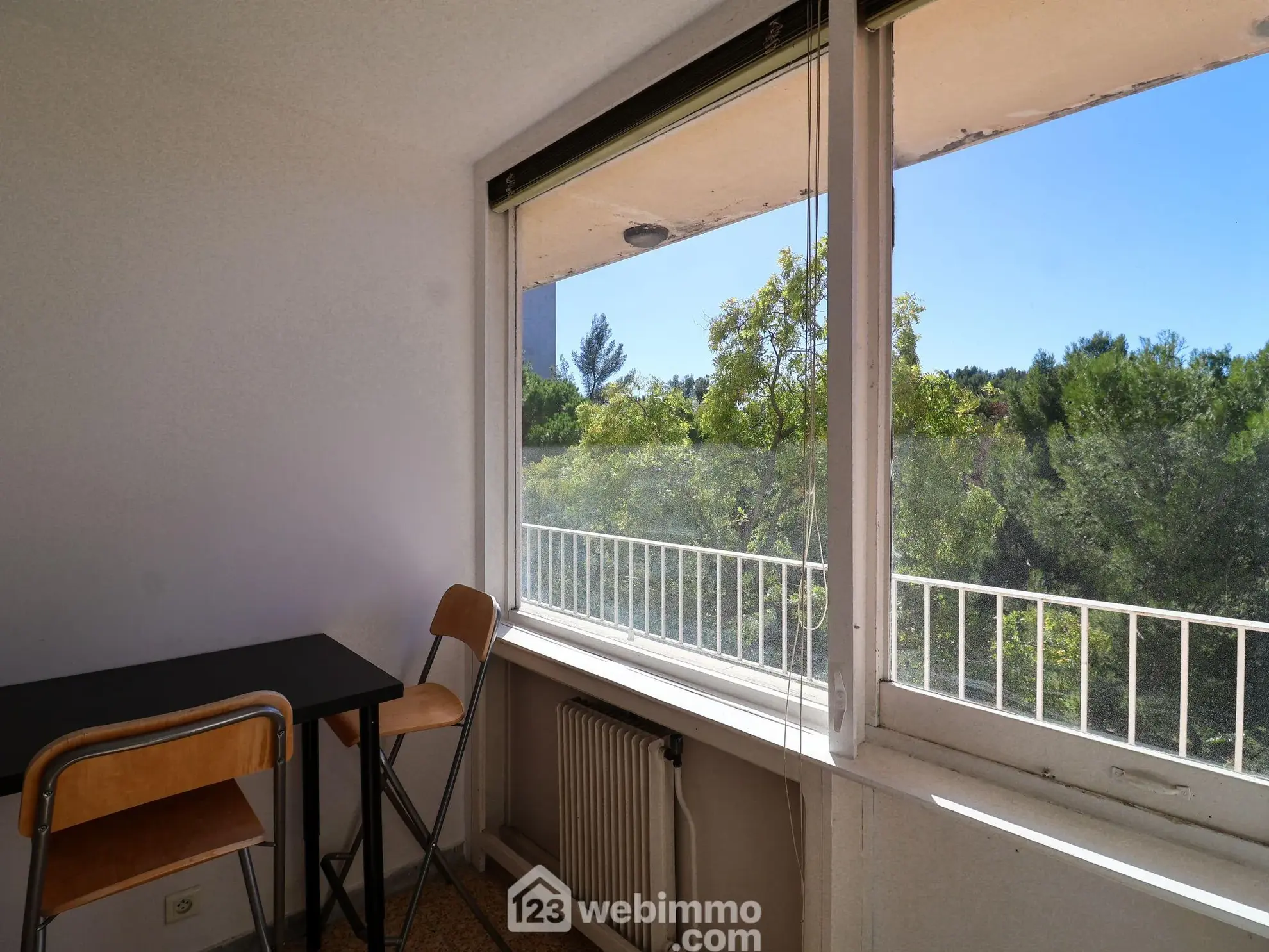 A vendre appartement 29 m² avec balcon à Marseille dans résidence La Rouvière 