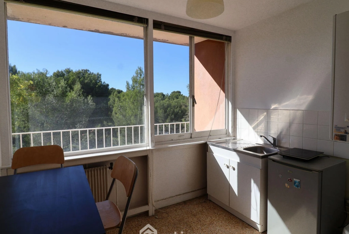 A vendre appartement 29 m² avec balcon à Marseille dans résidence La Rouvière 