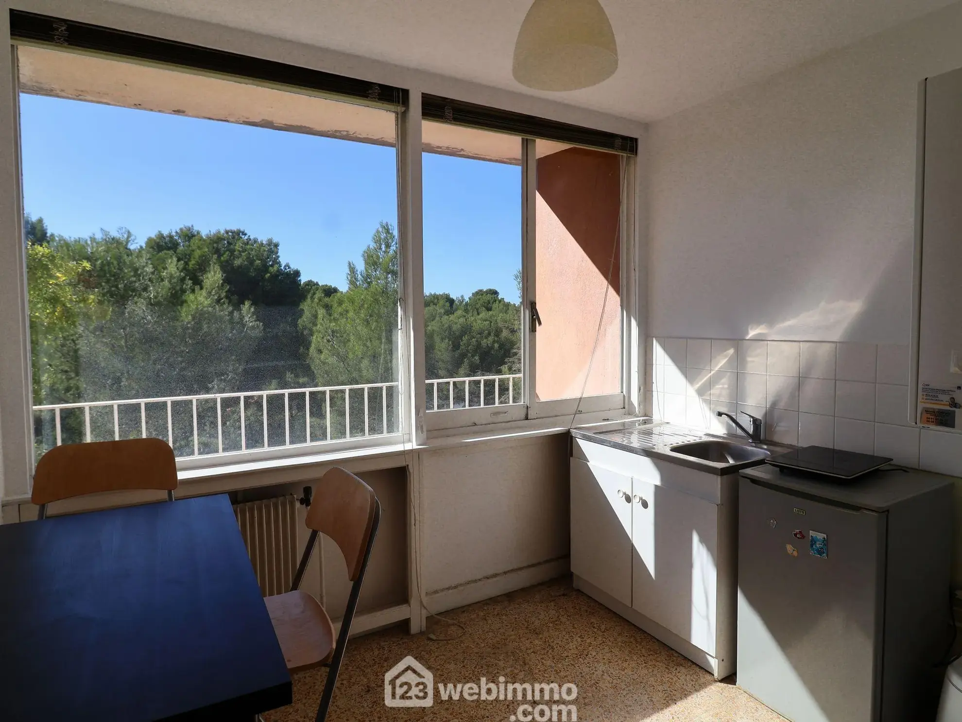 A vendre appartement 29 m² avec balcon à Marseille dans résidence La Rouvière 