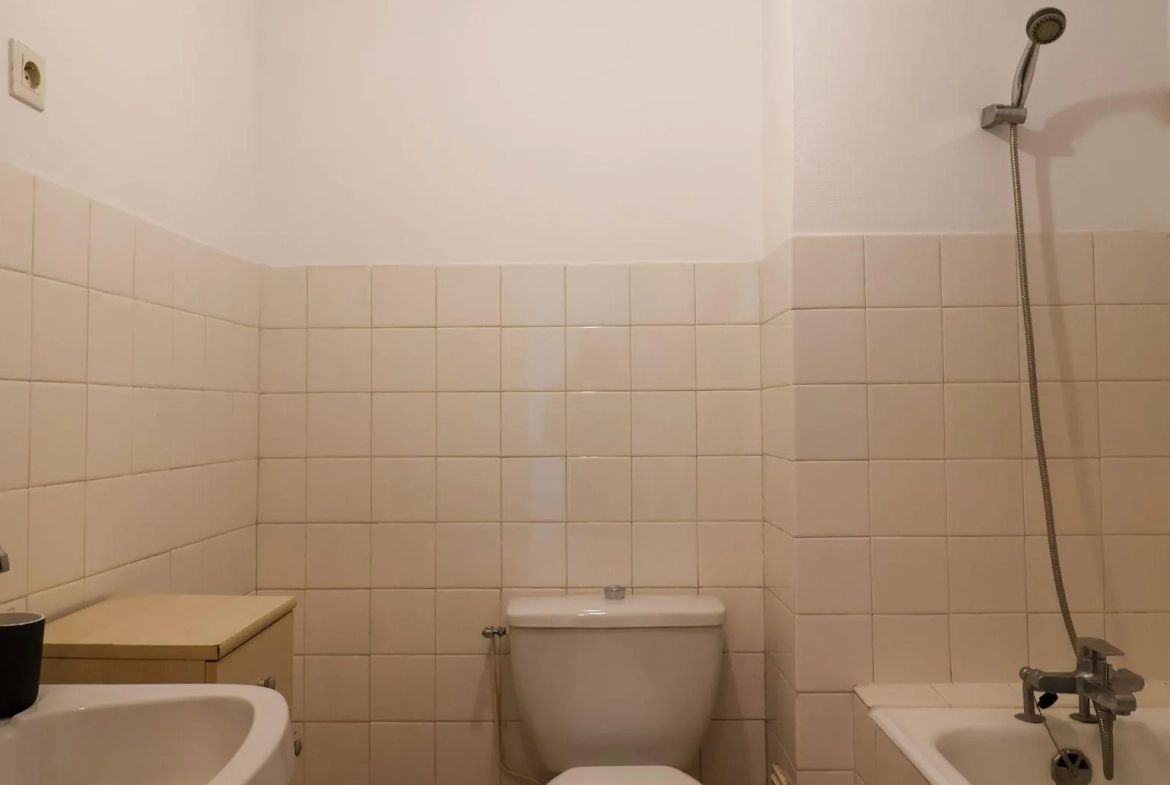 A vendre appartement 29 m² avec balcon à Marseille dans résidence La Rouvière 