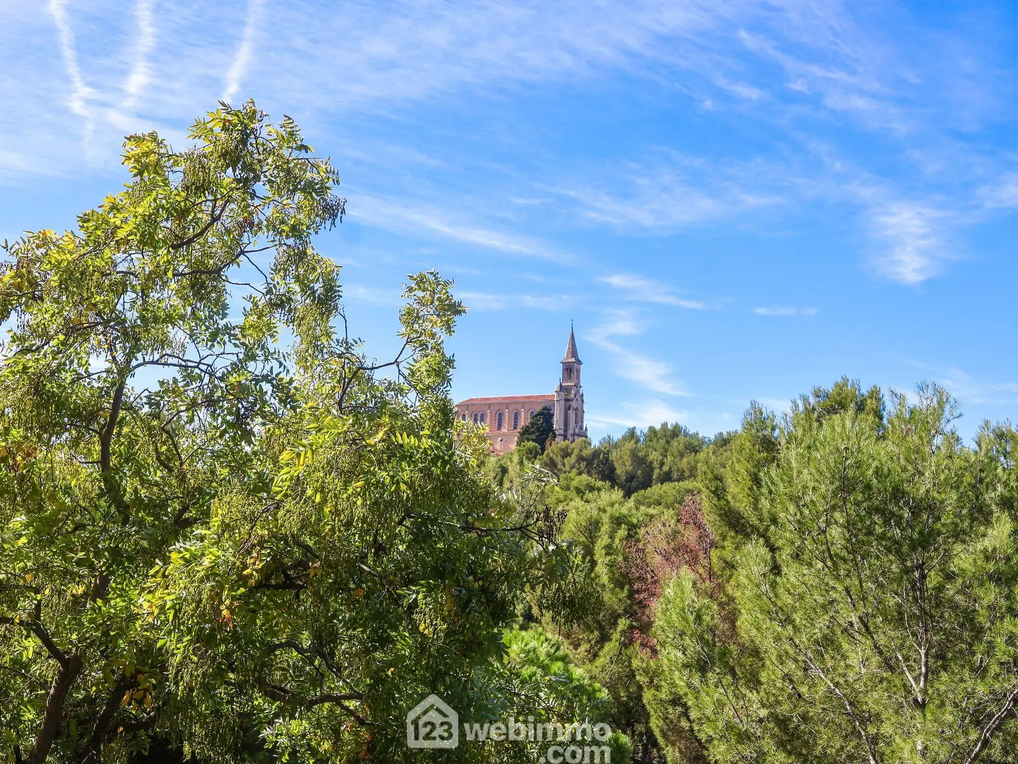 A vendre appartement 29 m² avec balcon à Marseille dans résidence La Rouvière 