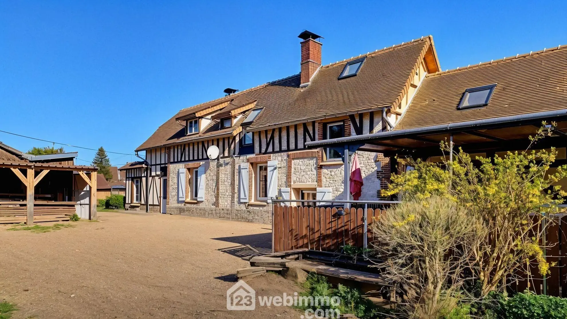 Belle maison familiale de 165 m² à Louviers avec grand terrain et garage 