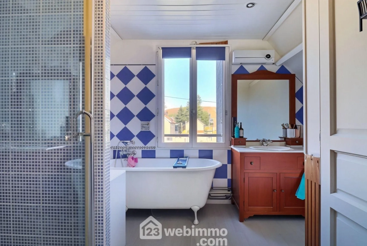 Belle maison familiale de 165 m² à Louviers avec grand terrain et garage 