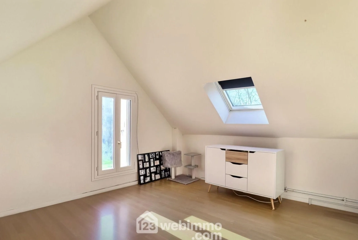 Belle maison familiale de 165 m² à Louviers avec grand terrain et garage 
