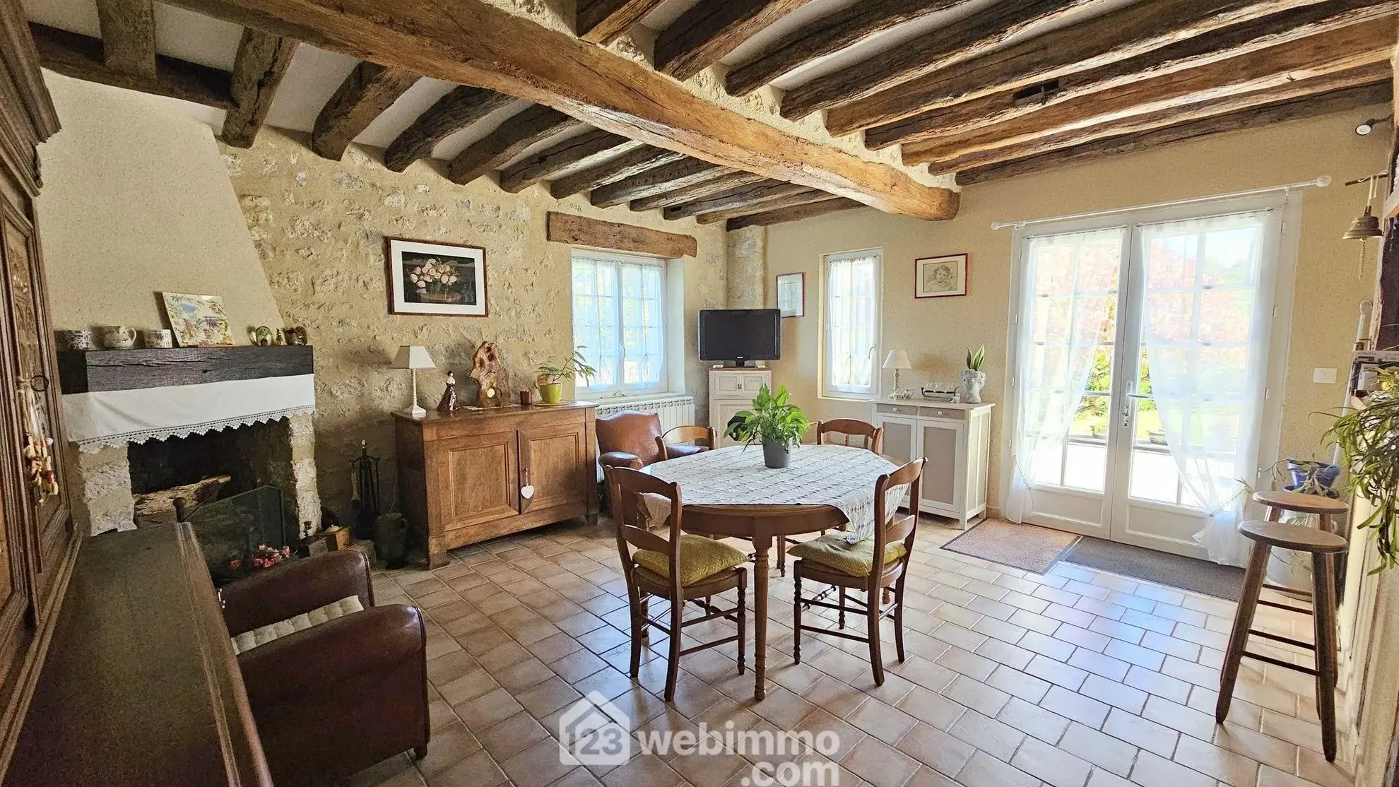 Maison en pierre lumineuse de 98 m² à Nanteau-sur-Lunain 