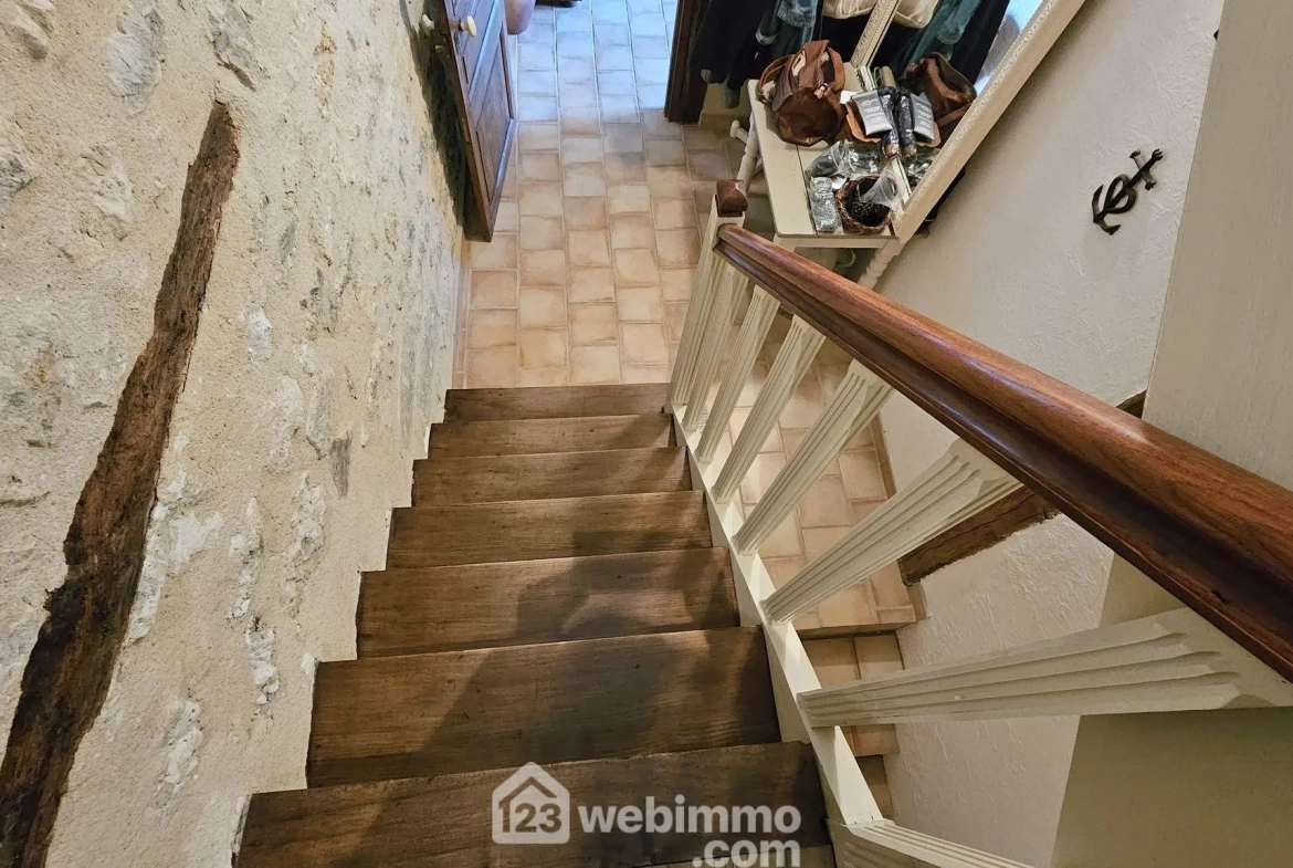 Maison en pierre lumineuse de 98 m² à Nanteau-sur-Lunain 