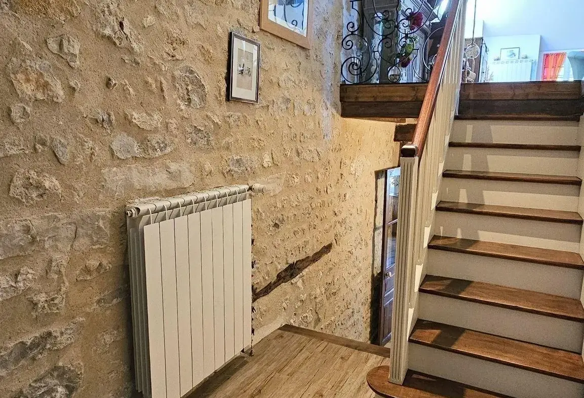 Maison en pierre lumineuse de 98 m² à Nanteau-sur-Lunain 
