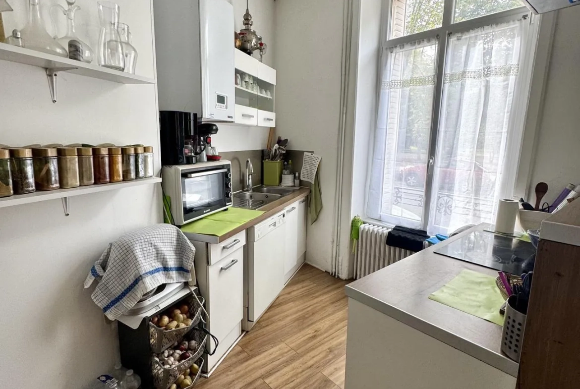 Appartement 4 pièces à Épinal avec charme ancien et cave, proche commodités 