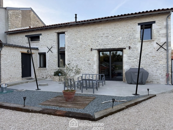 Maison rénovée de 140 m² à Champigny en Rochereau, 2 chambres, garage, terrain clos