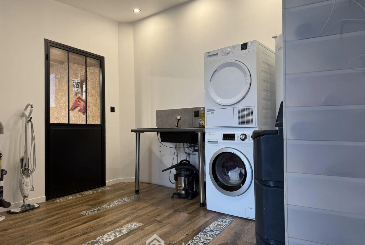 Maison rénovée de 140 m² à Champigny en Rochereau, 2 chambres, garage, terrain clos 