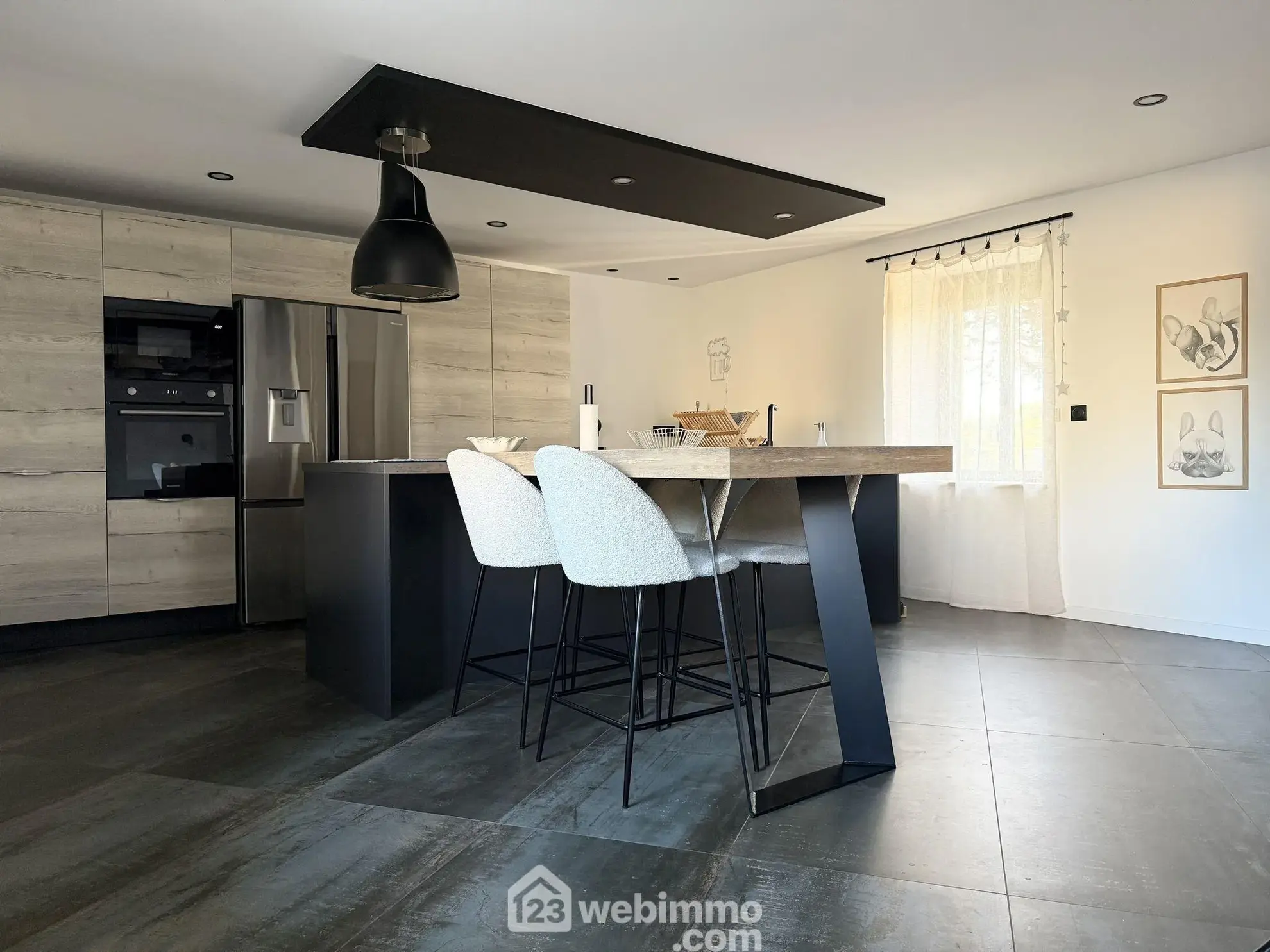 Maison rénovée de 140 m² à Champigny en Rochereau, 2 chambres, garage, terrain clos 