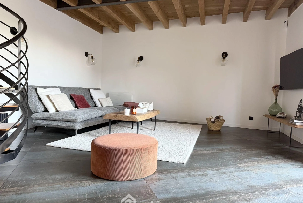 Maison rénovée de 140 m² à Champigny en Rochereau, 2 chambres, garage, terrain clos 