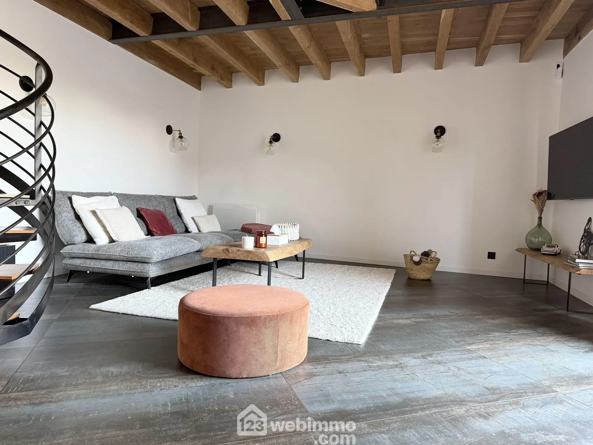 Maison rénovée de 140 m² à Champigny en Rochereau, 2 chambres, garage, terrain clos 