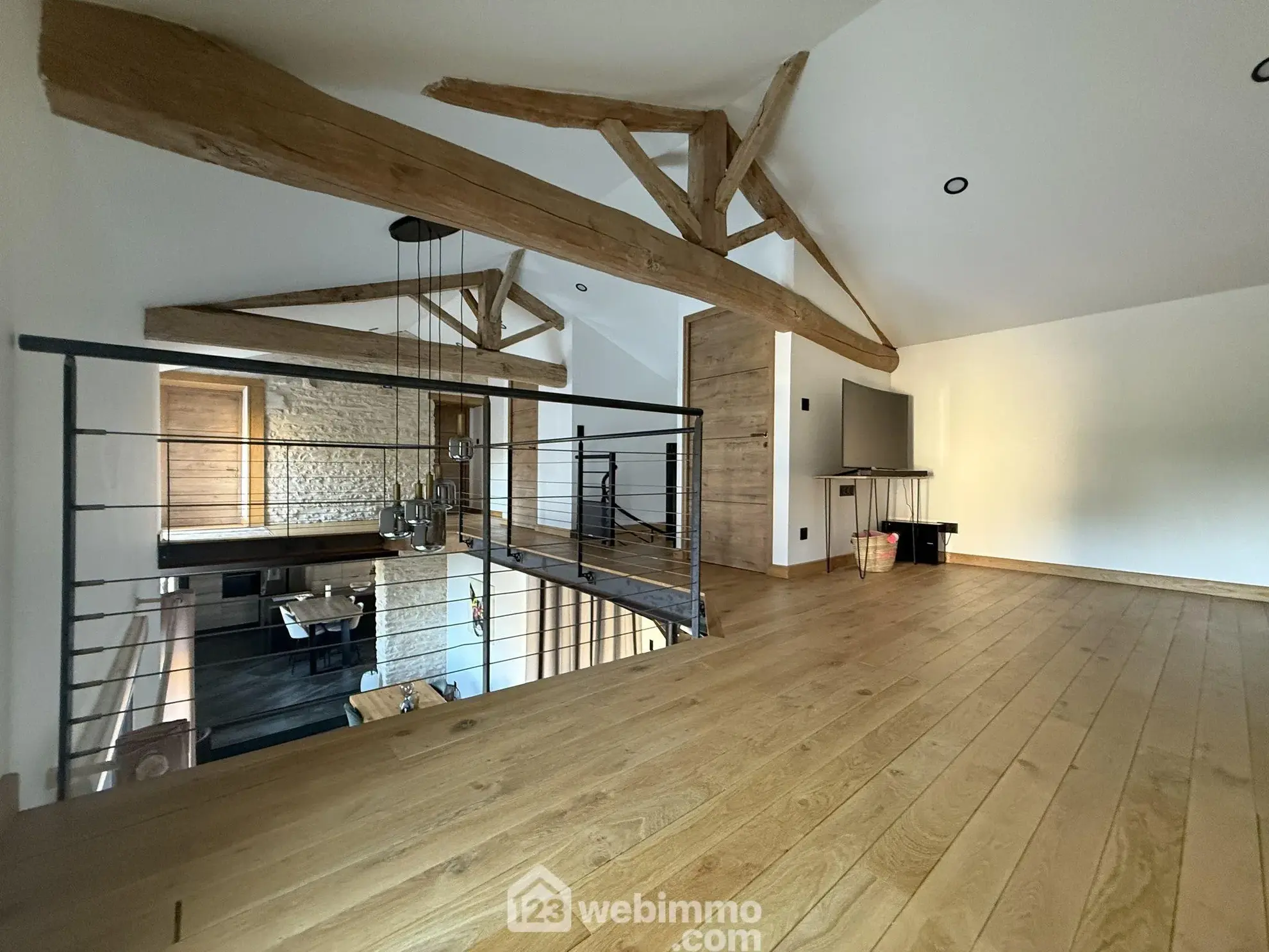 Maison rénovée de 140 m² à Champigny en Rochereau, 2 chambres, garage, terrain clos 