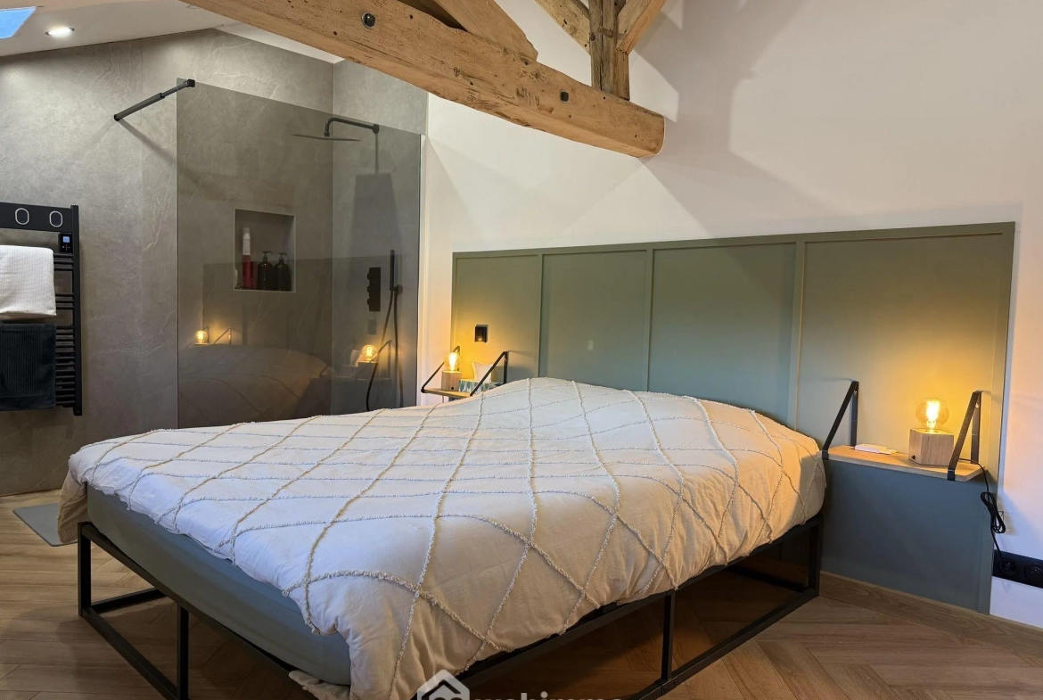 Maison rénovée de 140 m² à Champigny en Rochereau, 2 chambres, garage, terrain clos 