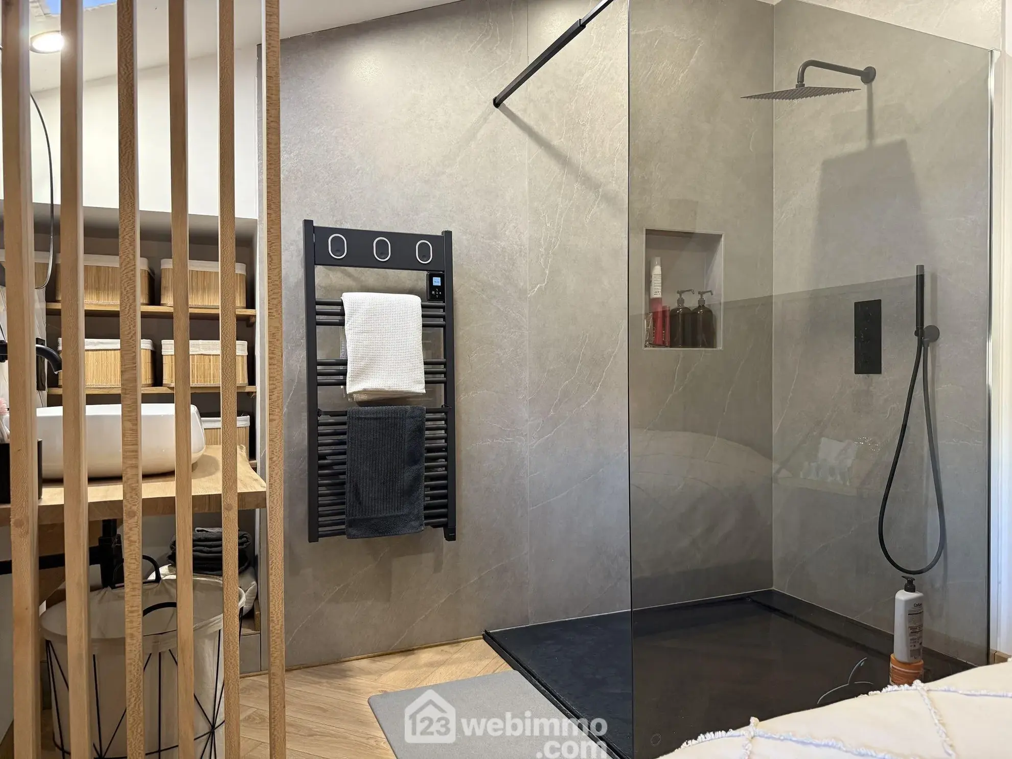 Maison rénovée de 140 m² à Champigny en Rochereau, 2 chambres, garage, terrain clos 