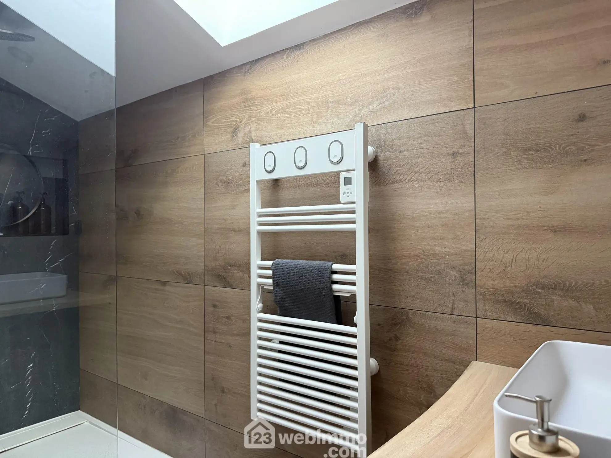 Maison rénovée de 140 m² à Champigny en Rochereau, 2 chambres, garage, terrain clos 