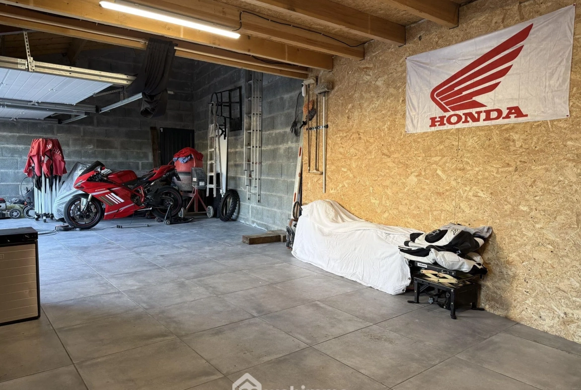 Maison rénovée de 140 m² à Champigny en Rochereau, 2 chambres, garage, terrain clos 