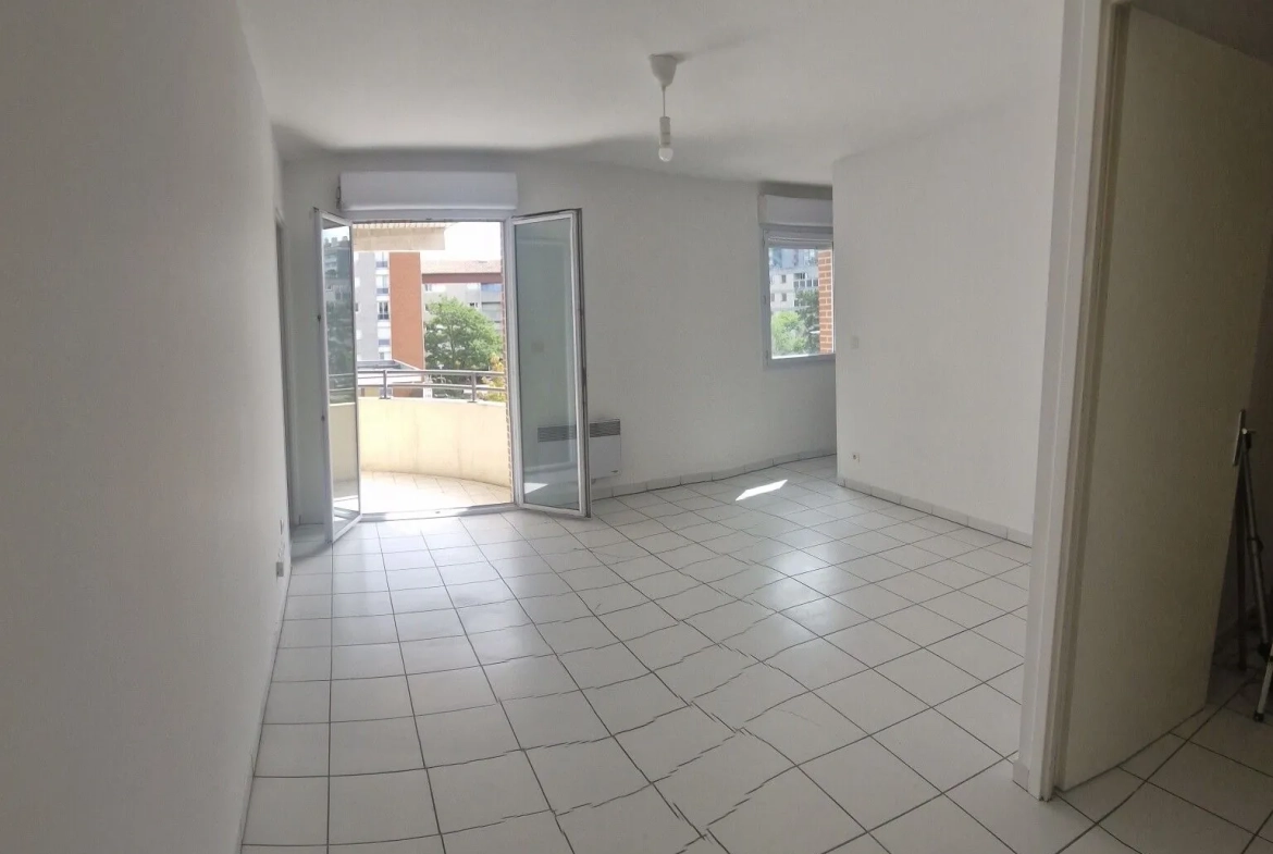 Bel appartement lumineux avec piscine et parking à Muret 