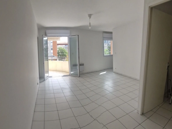 Bel appartement lumineux avec piscine et parking à Muret