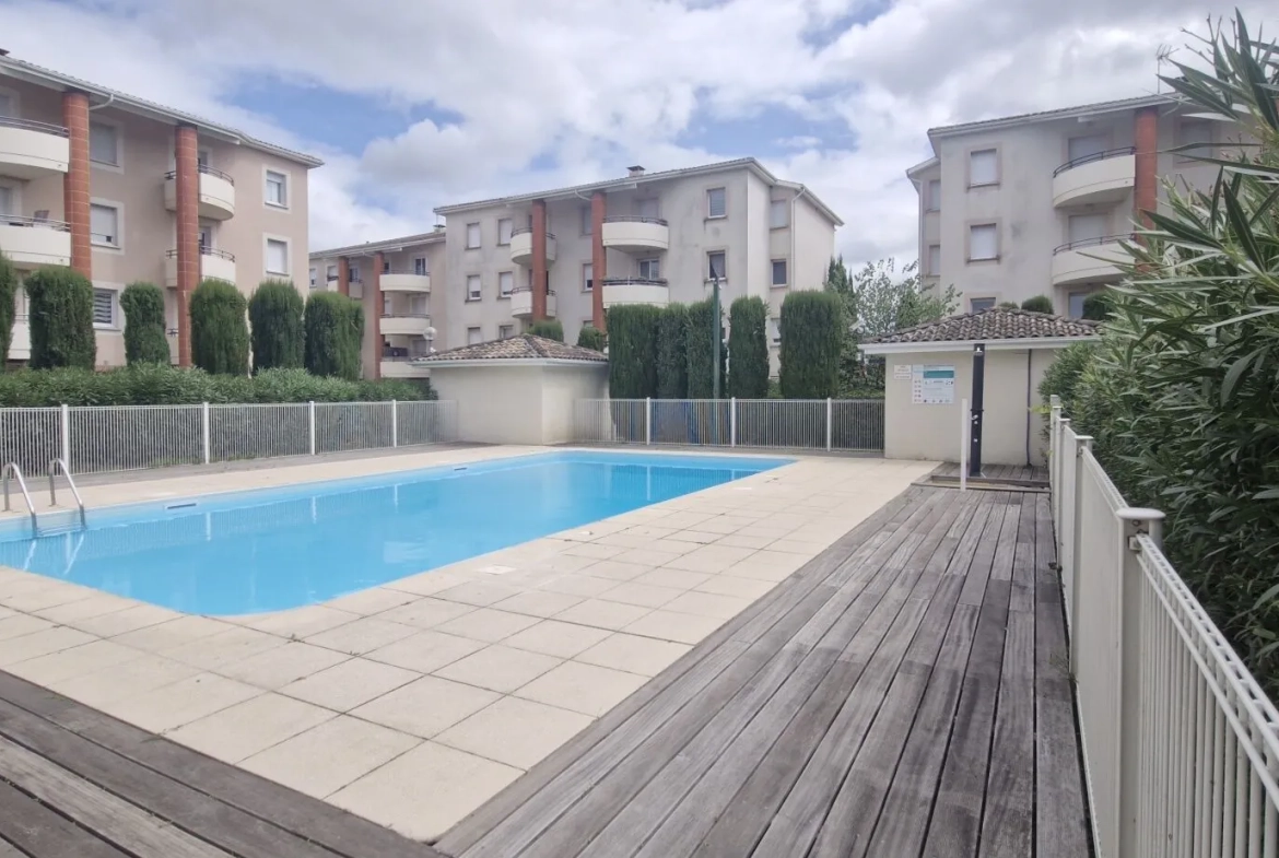 Bel appartement lumineux avec piscine et parking à Muret 