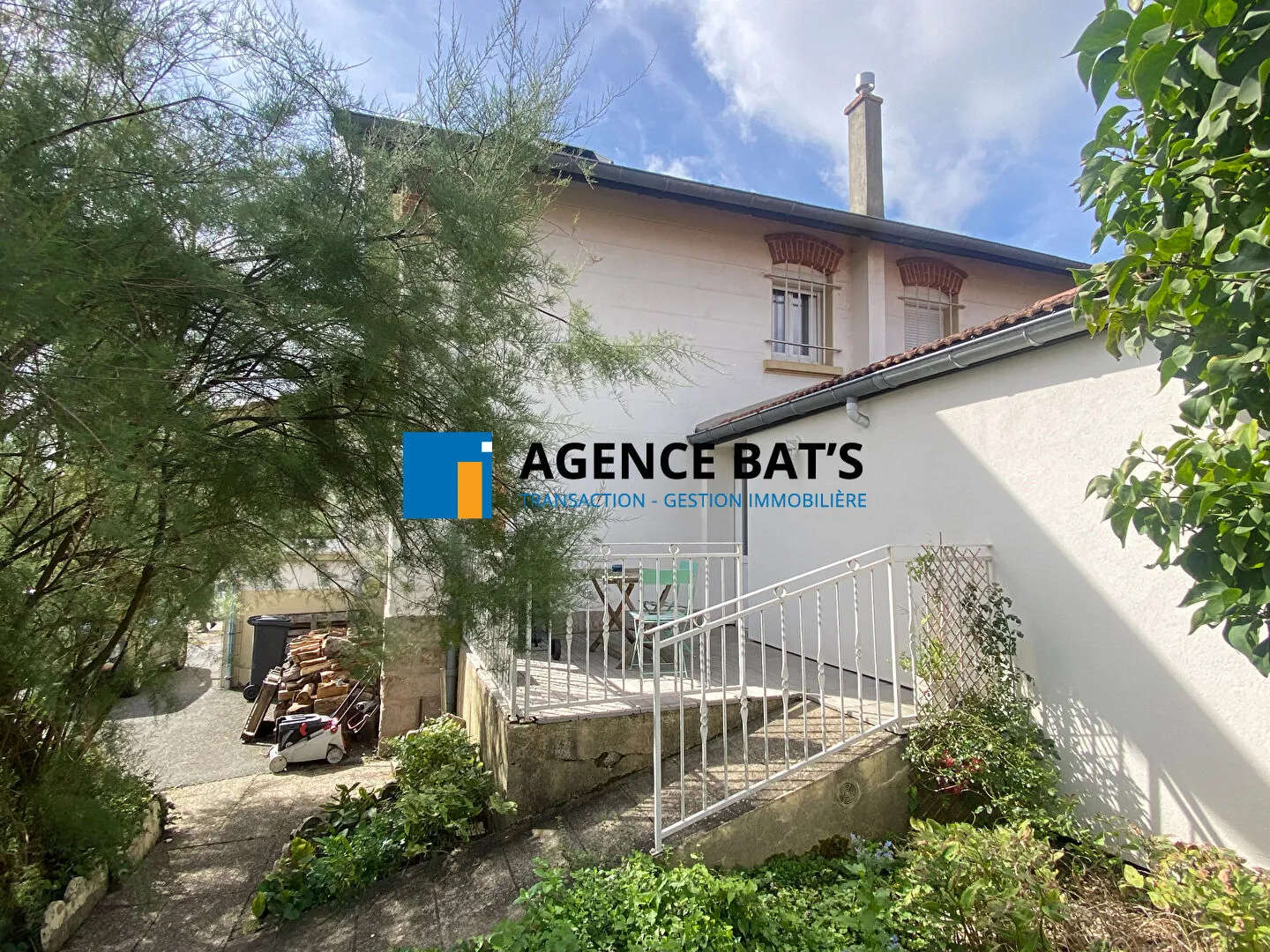 Maison à Roche la Molière avec 3 chambres, garage et terrain de 343 m² 