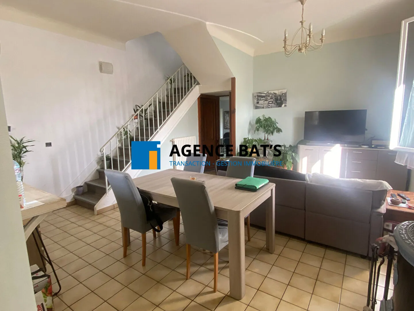 Maison à Roche la Molière avec 3 chambres, garage et terrain de 343 m² 