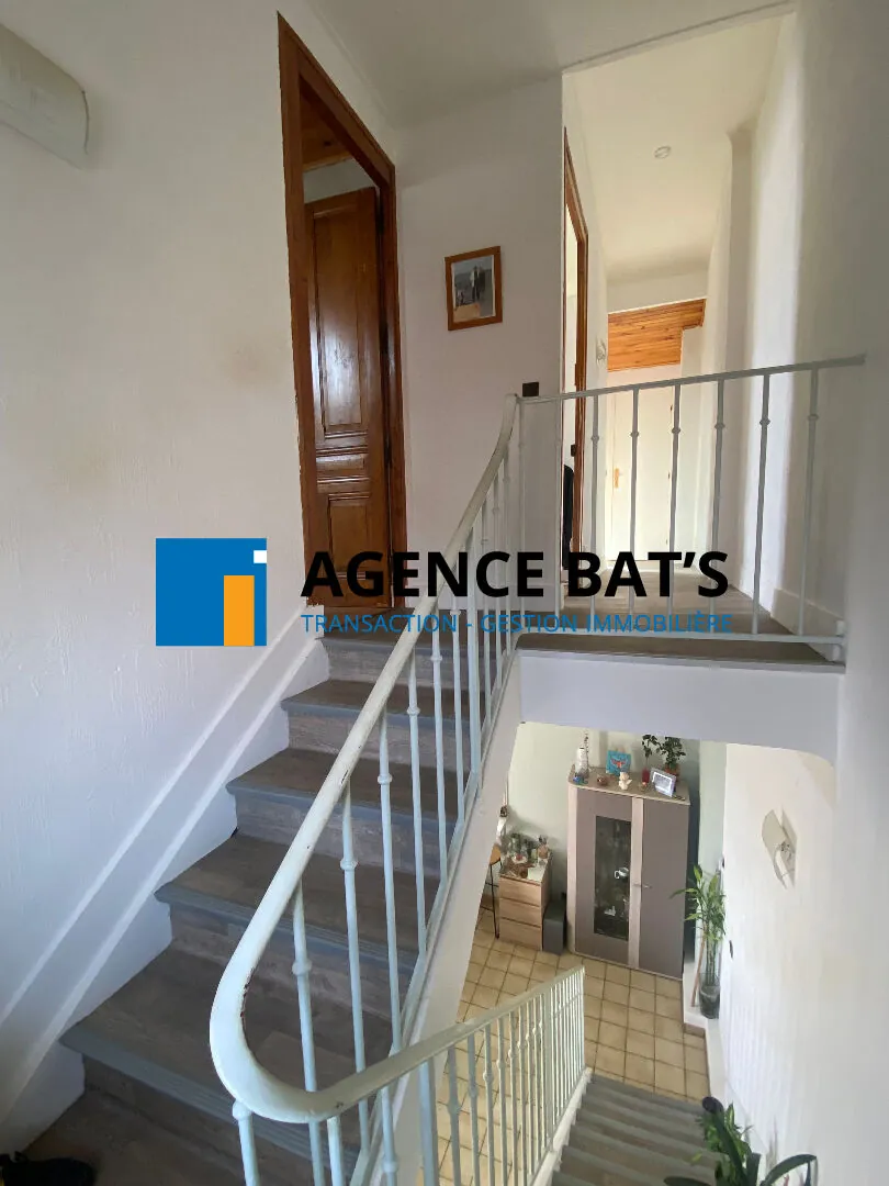 Maison à Roche la Molière avec 3 chambres, garage et terrain de 343 m² 