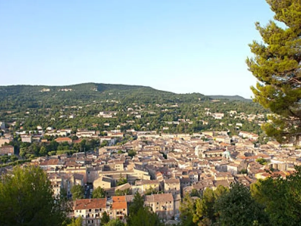 Appartement à Apt de 58 m² avec terrasse en plein centre-ville