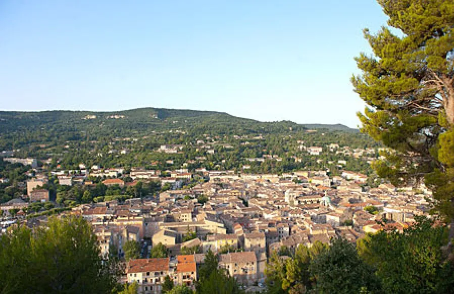 Appartement à Apt de 58 m² avec terrasse en plein centre-ville 