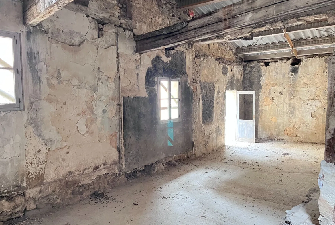 Studio en centre-ville d'Apt à rénover avec terrasse de 9m² 