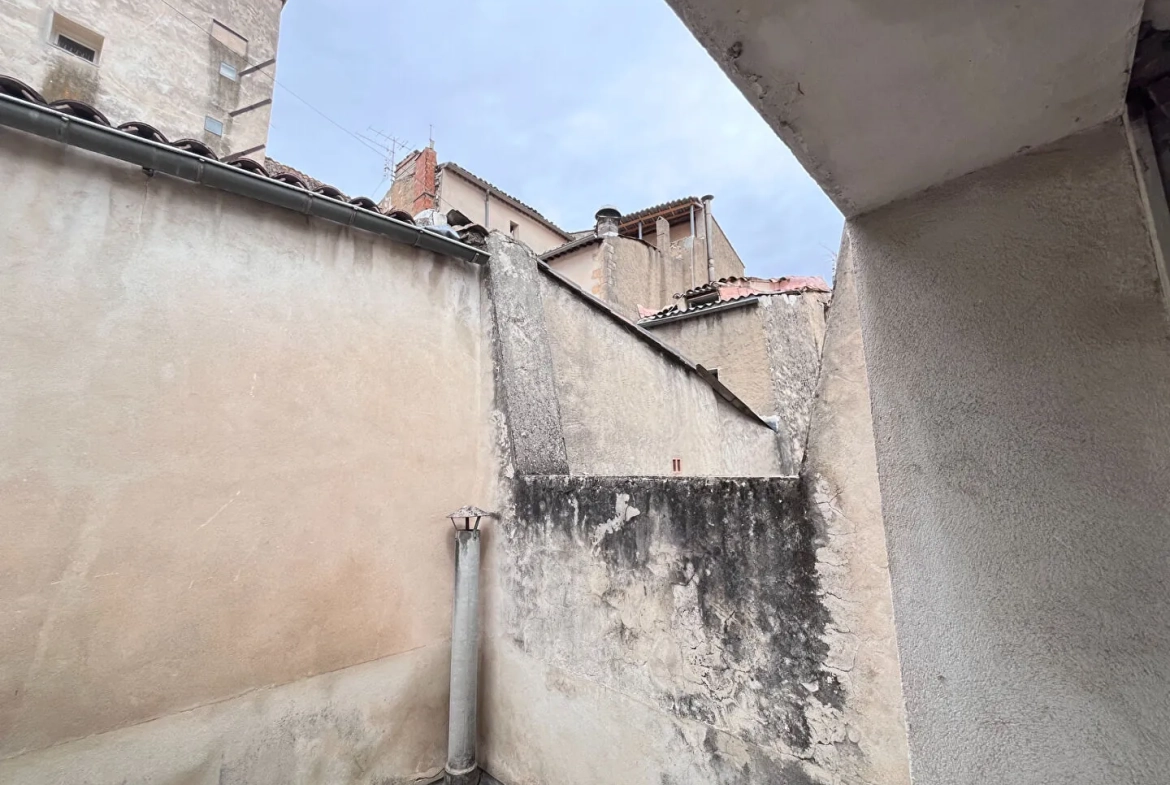 Studio en centre-ville d'Apt à rénover avec terrasse de 9m² 