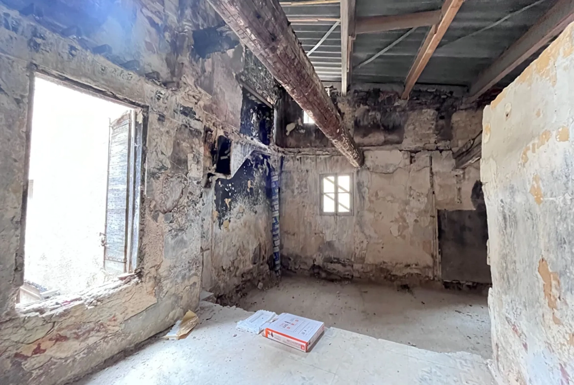 Studio en centre-ville d'Apt à rénover avec terrasse de 9m² 