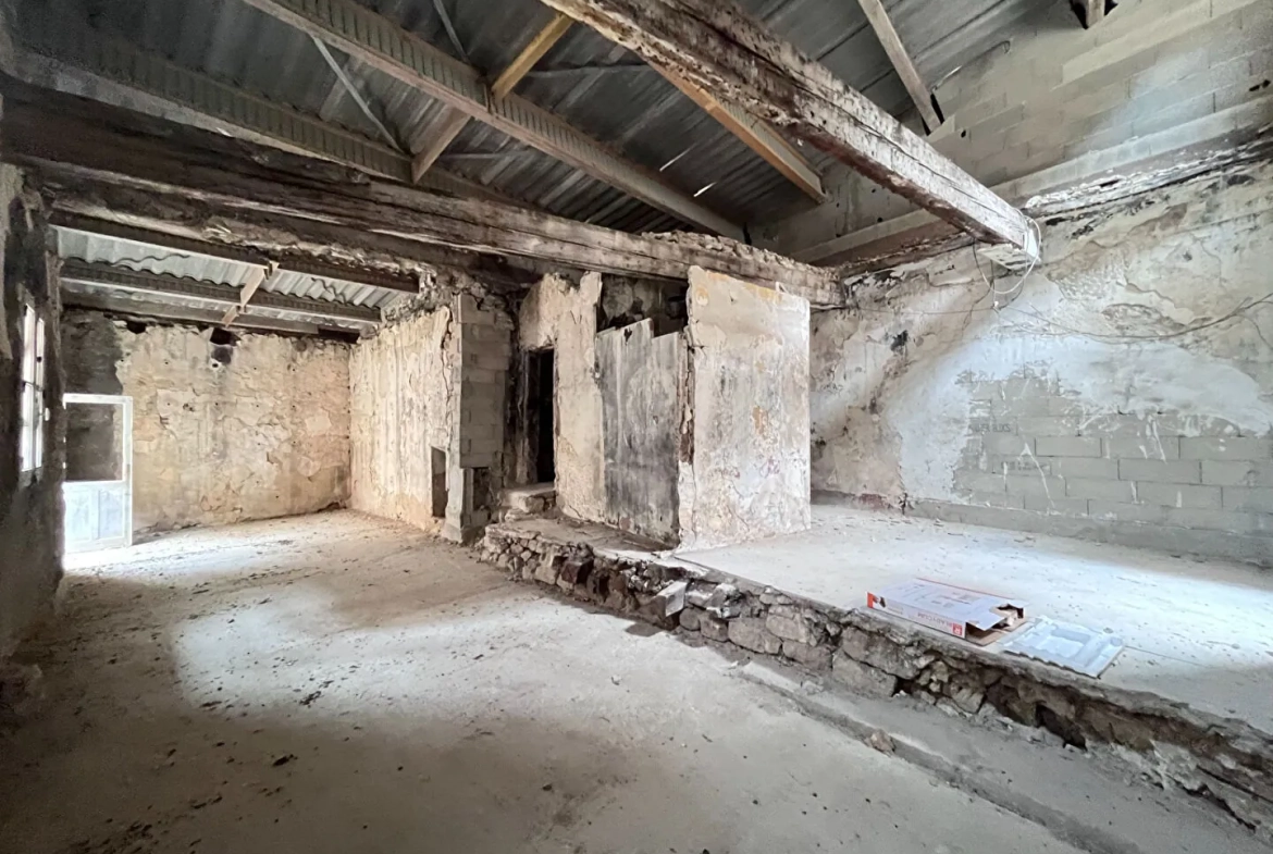 Studio en centre-ville d'Apt à rénover avec terrasse de 9m² 